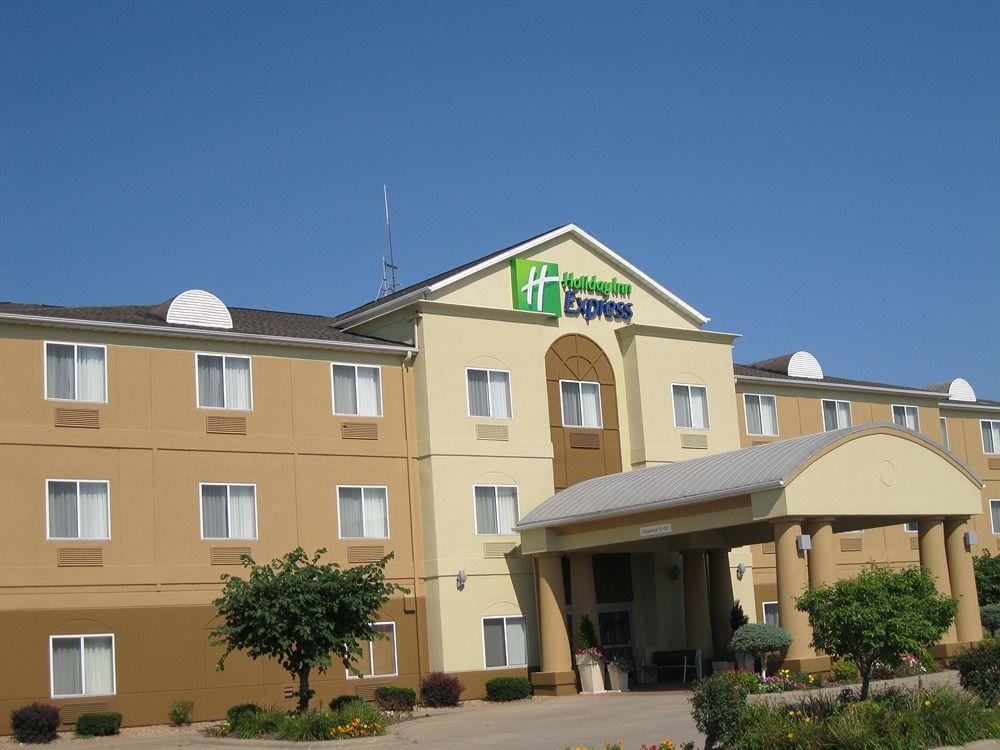 Holiday Inn Express Hotel & Suites Burlington, An Ihg Hotel Exterior foto